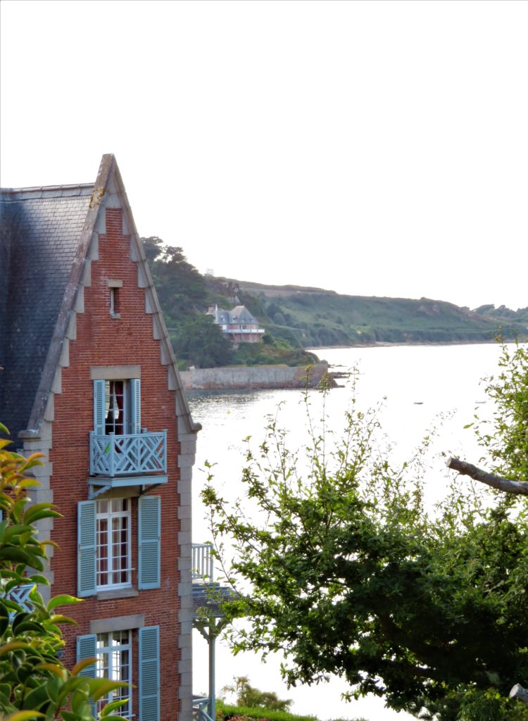 Inauguration de la chapelle Saint-Guirec à Perros-Guirec