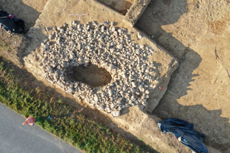 Tumulus de Kerlédain à Noyal-Pontivy en cours de fouille